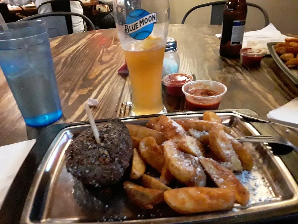 Filet Mignon with Potatoe Wedges